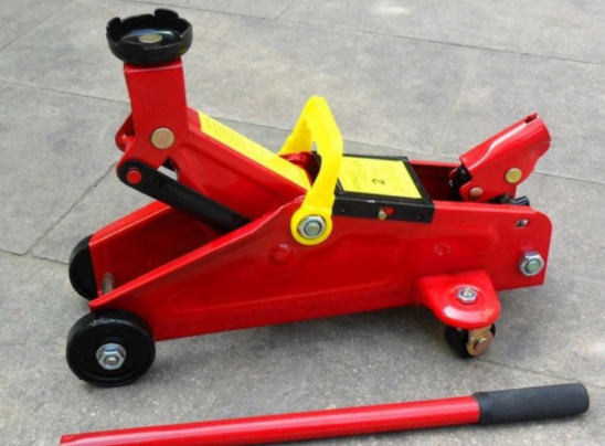 為什么臥式千斤頂的車輪是鋼輪而不是PU輪